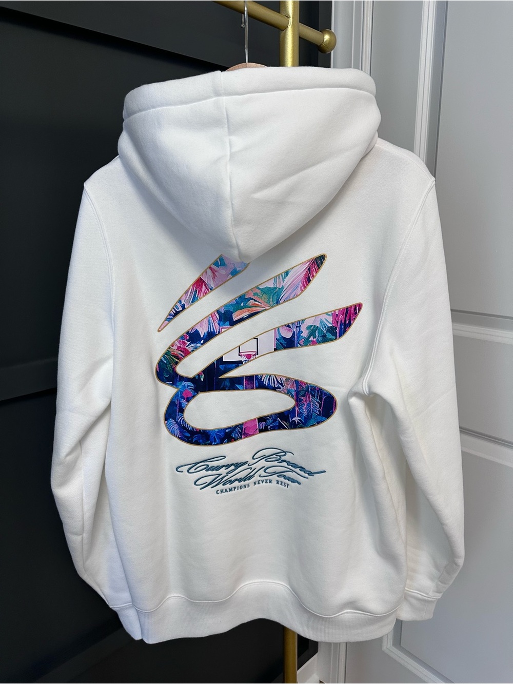 Under Armour Curry White Pullover Hoodie with Yellow Curry Trimsize M